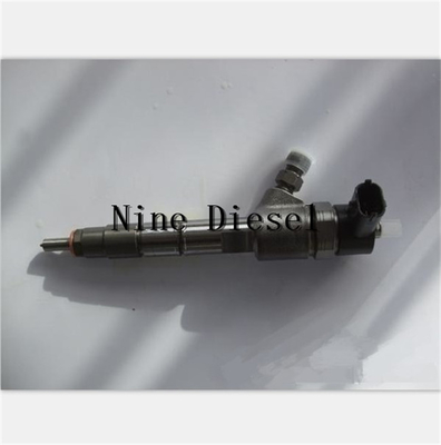 Injetor diesel 0445110454 com bocal DLLA150P2272, válvula F00VC01359